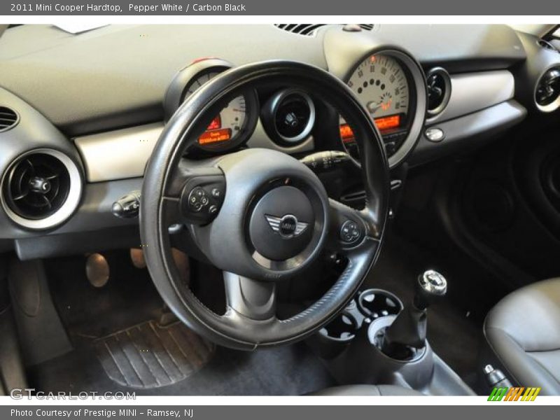 Pepper White / Carbon Black 2011 Mini Cooper Hardtop