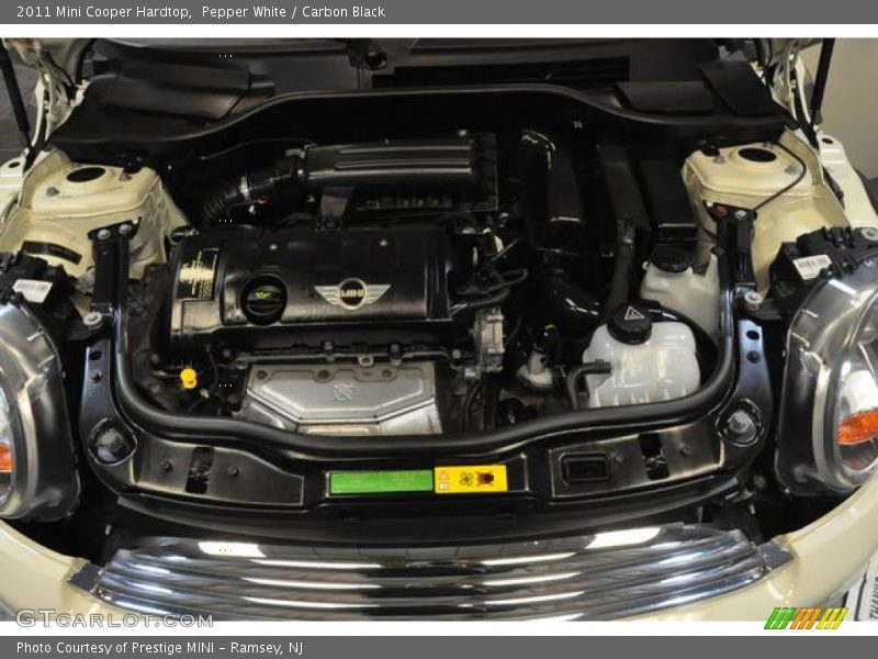 Pepper White / Carbon Black 2011 Mini Cooper Hardtop