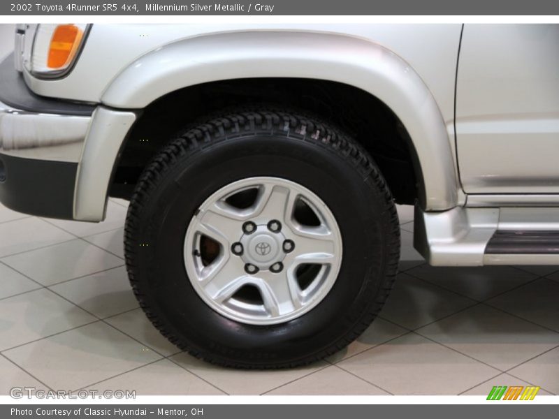 Millennium Silver Metallic / Gray 2002 Toyota 4Runner SR5 4x4