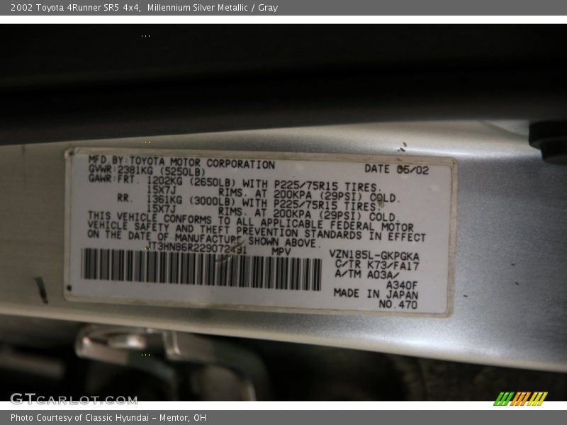 Millennium Silver Metallic / Gray 2002 Toyota 4Runner SR5 4x4