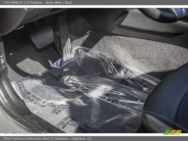 Alpine White / Black 2004 BMW Z4 2.5i Roadster