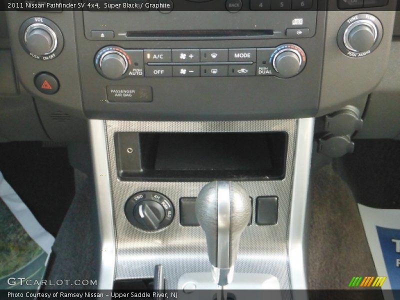 Super Black / Graphite 2011 Nissan Pathfinder SV 4x4