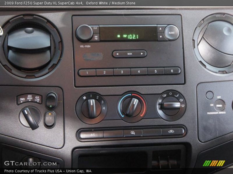 Controls of 2009 F250 Super Duty XL SuperCab 4x4