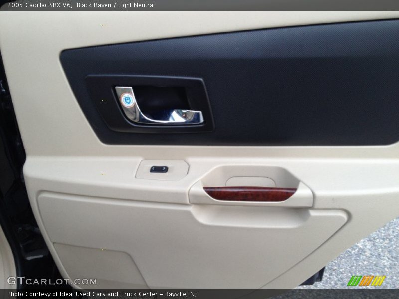 Black Raven / Light Neutral 2005 Cadillac SRX V6