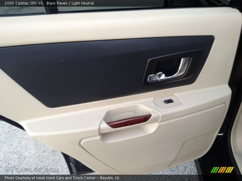 Black Raven / Light Neutral 2005 Cadillac SRX V6