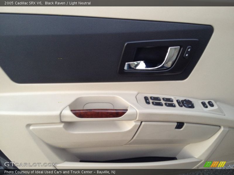 Black Raven / Light Neutral 2005 Cadillac SRX V6