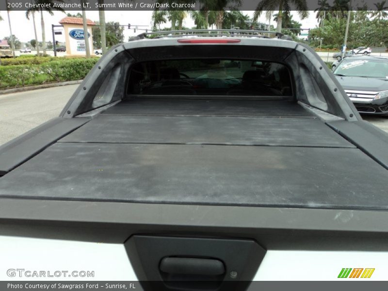 Summit White / Gray/Dark Charcoal 2005 Chevrolet Avalanche LT