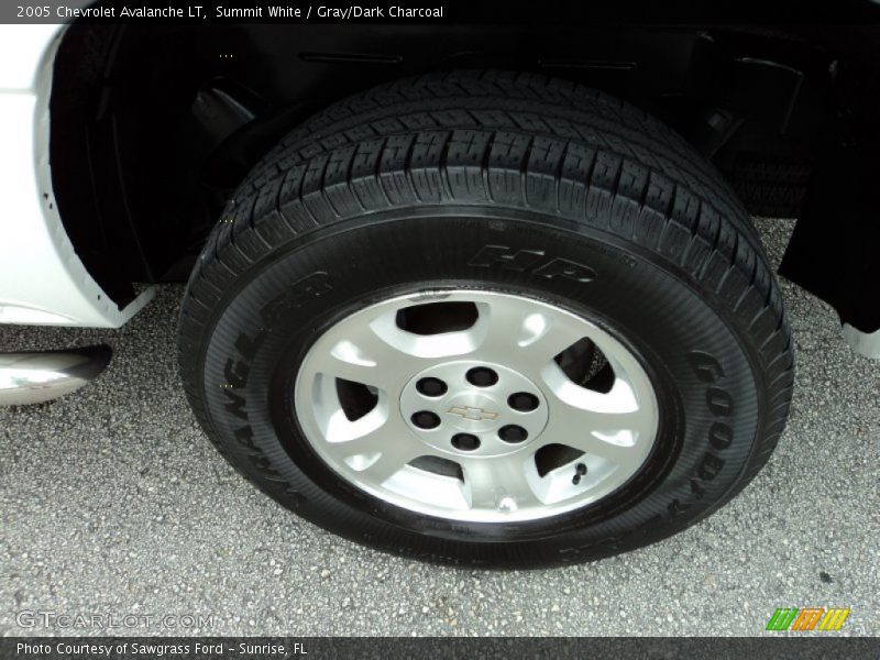 Summit White / Gray/Dark Charcoal 2005 Chevrolet Avalanche LT
