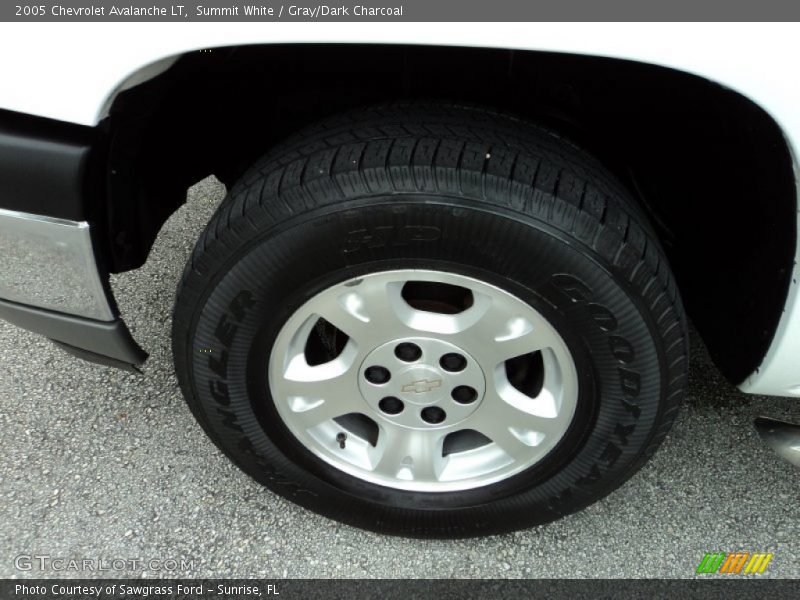 Summit White / Gray/Dark Charcoal 2005 Chevrolet Avalanche LT