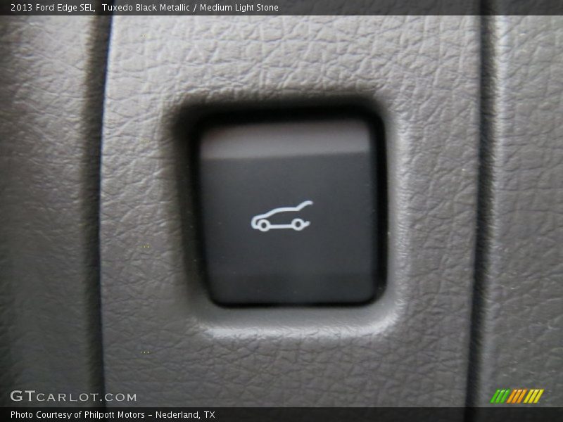 Tuxedo Black Metallic / Medium Light Stone 2013 Ford Edge SEL