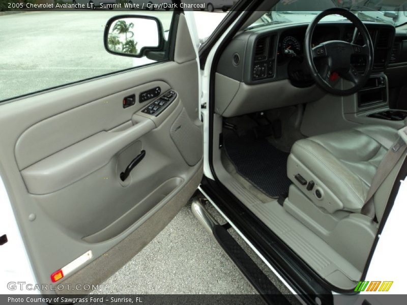 Summit White / Gray/Dark Charcoal 2005 Chevrolet Avalanche LT