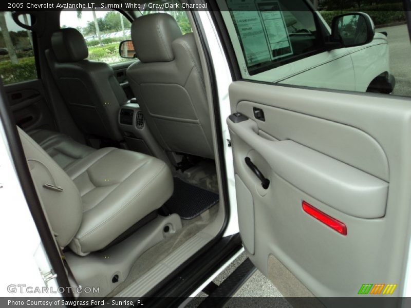 Summit White / Gray/Dark Charcoal 2005 Chevrolet Avalanche LT