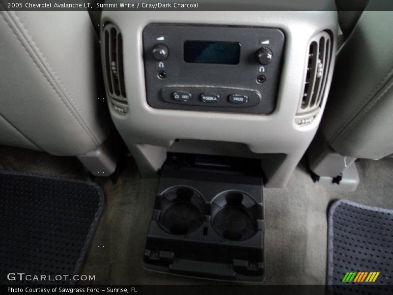 Summit White / Gray/Dark Charcoal 2005 Chevrolet Avalanche LT