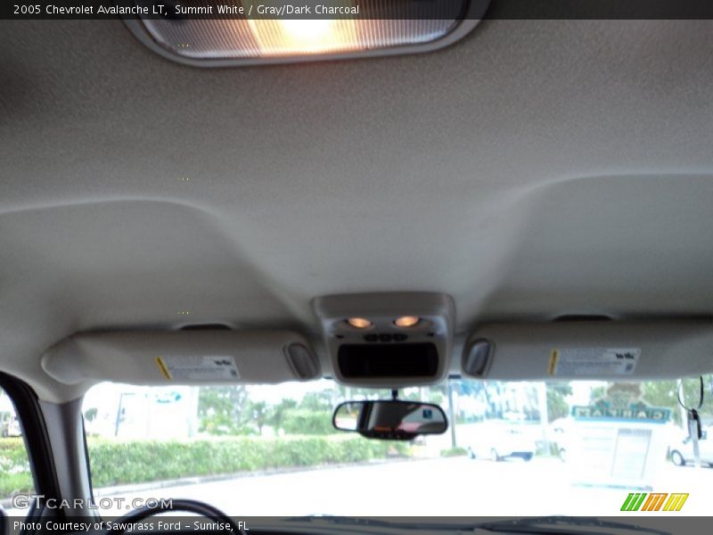Summit White / Gray/Dark Charcoal 2005 Chevrolet Avalanche LT
