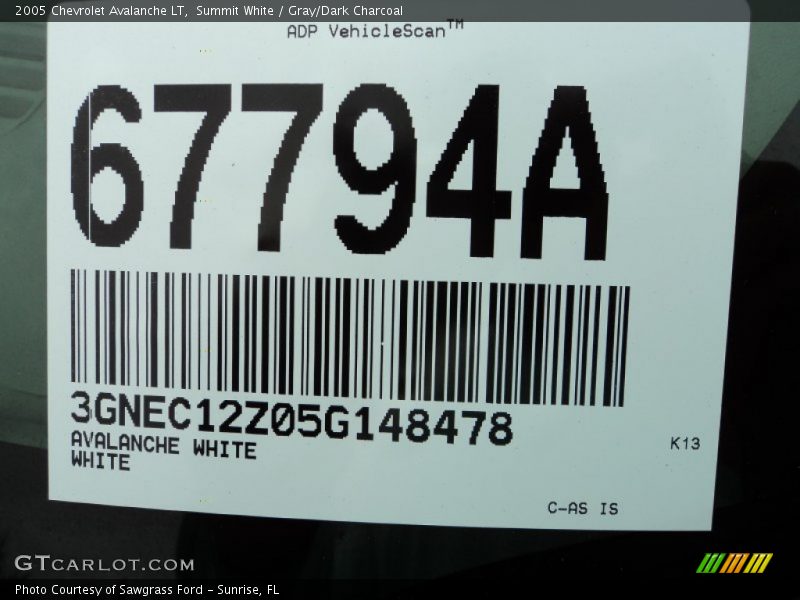 Summit White / Gray/Dark Charcoal 2005 Chevrolet Avalanche LT