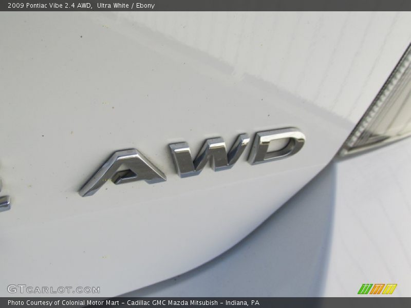 Ultra White / Ebony 2009 Pontiac Vibe 2.4 AWD