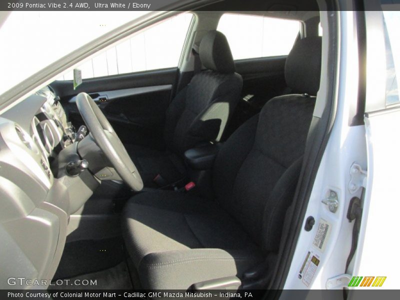 Ultra White / Ebony 2009 Pontiac Vibe 2.4 AWD