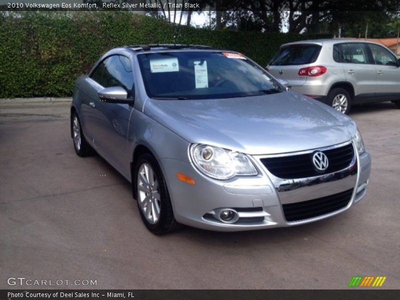 Front 3/4 View of 2010 Eos Komfort