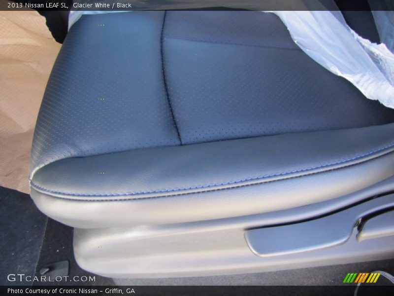 Glacier White / Black 2013 Nissan LEAF SL