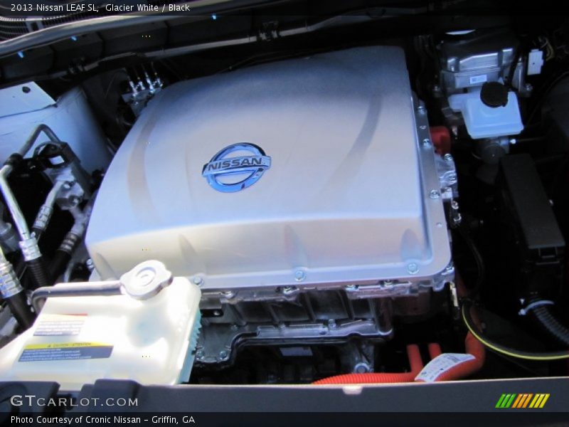 Glacier White / Black 2013 Nissan LEAF SL