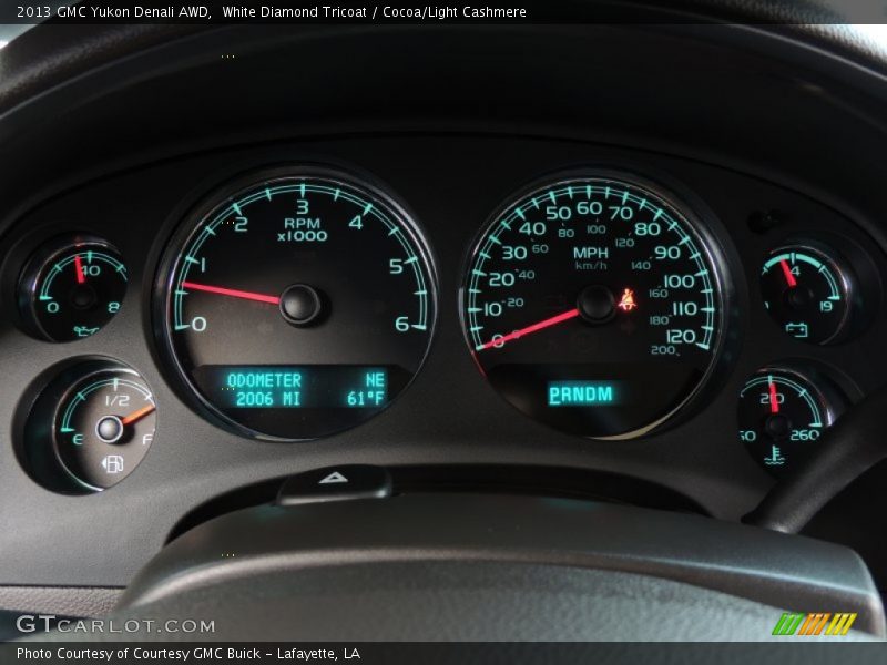White Diamond Tricoat / Cocoa/Light Cashmere 2013 GMC Yukon Denali AWD