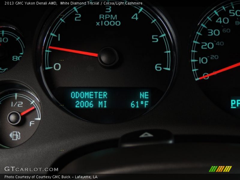 White Diamond Tricoat / Cocoa/Light Cashmere 2013 GMC Yukon Denali AWD