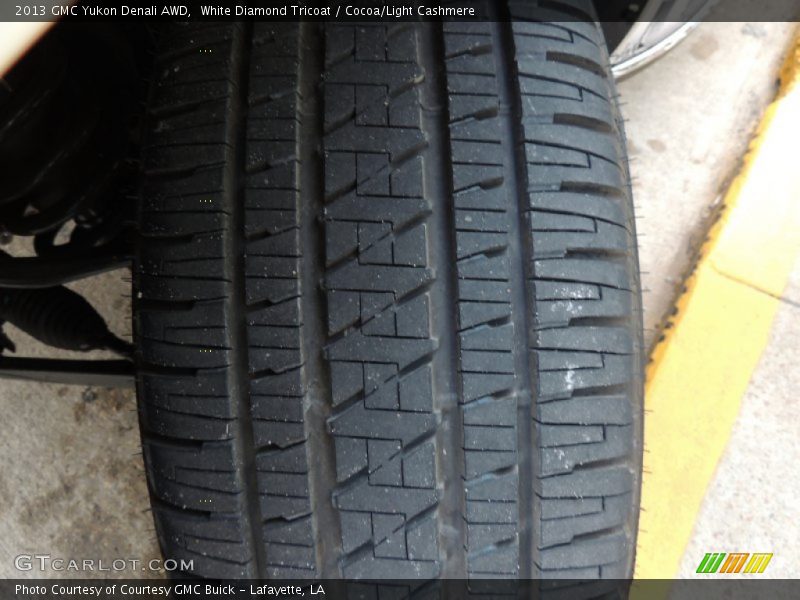 White Diamond Tricoat / Cocoa/Light Cashmere 2013 GMC Yukon Denali AWD