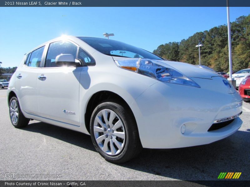Glacier White / Black 2013 Nissan LEAF S