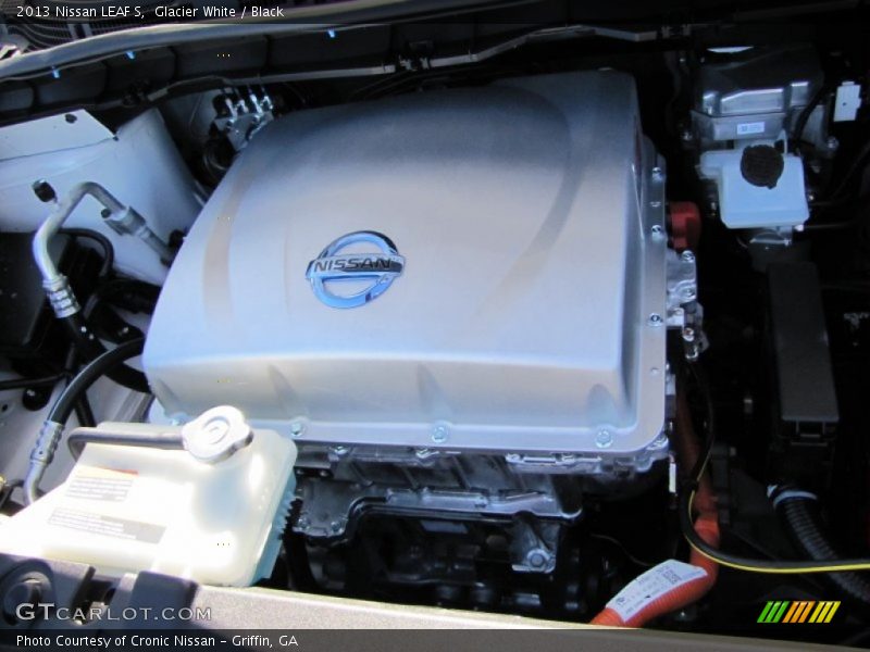 Glacier White / Black 2013 Nissan LEAF S