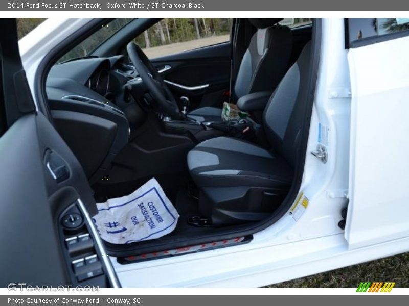 Oxford White / ST Charcoal Black 2014 Ford Focus ST Hatchback