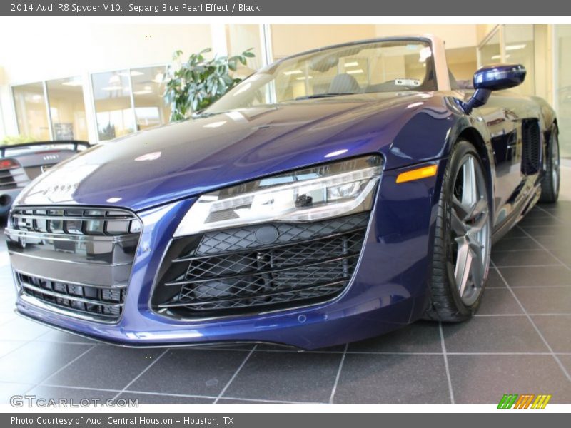 Sepang Blue Pearl Effect / Black 2014 Audi R8 Spyder V10