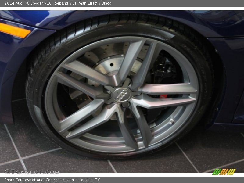  2014 R8 Spyder V10 Wheel
