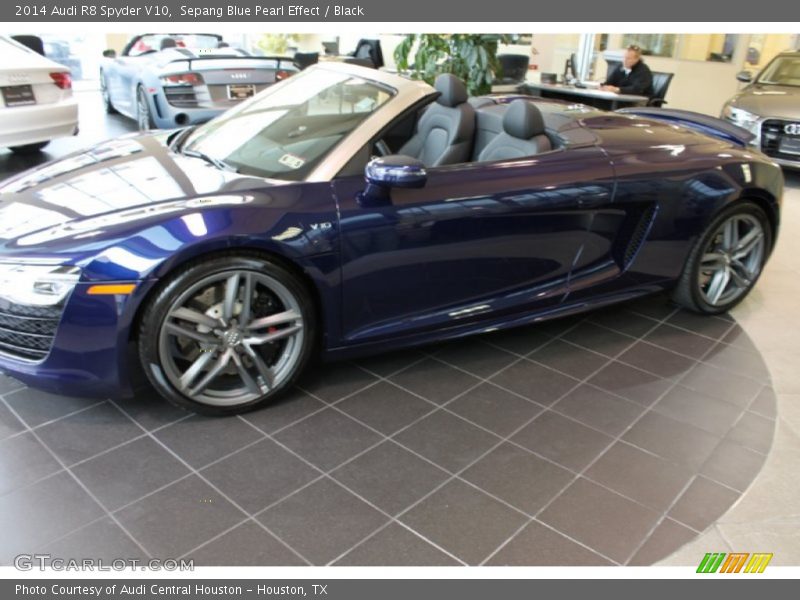 Sepang Blue Pearl Effect / Black 2014 Audi R8 Spyder V10