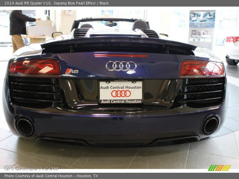 Sepang Blue Pearl Effect / Black 2014 Audi R8 Spyder V10