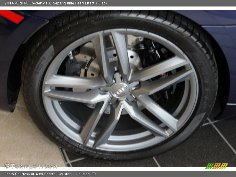  2014 R8 Spyder V10 Wheel