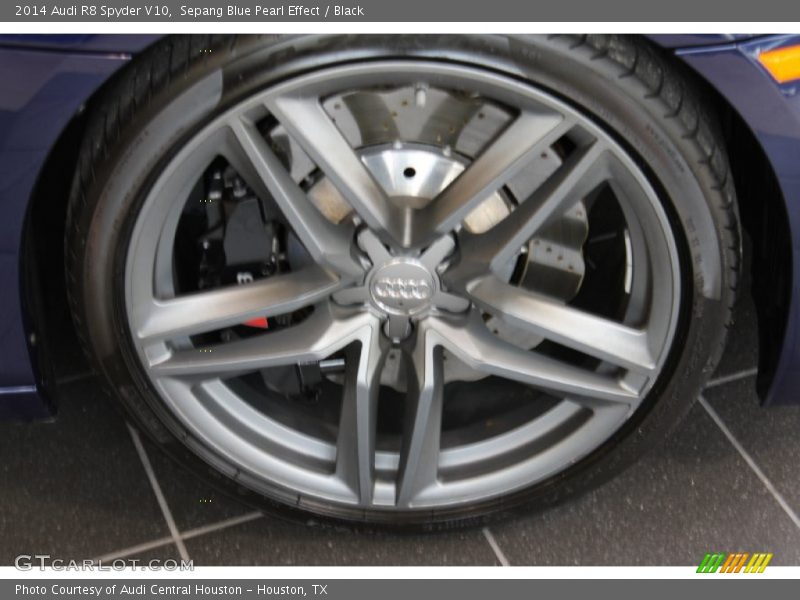  2014 R8 Spyder V10 Wheel