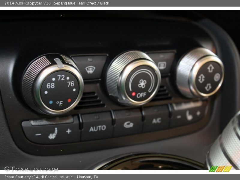 Controls of 2014 R8 Spyder V10
