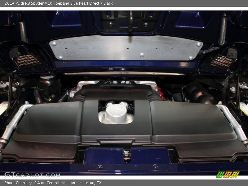 Sepang Blue Pearl Effect / Black 2014 Audi R8 Spyder V10