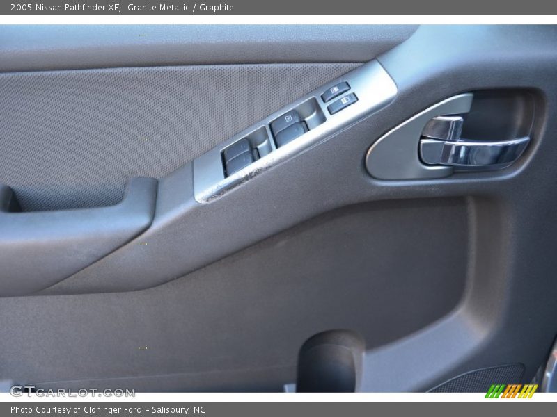 Granite Metallic / Graphite 2005 Nissan Pathfinder XE