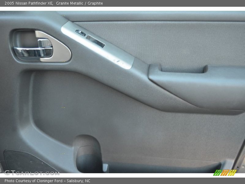 Granite Metallic / Graphite 2005 Nissan Pathfinder XE