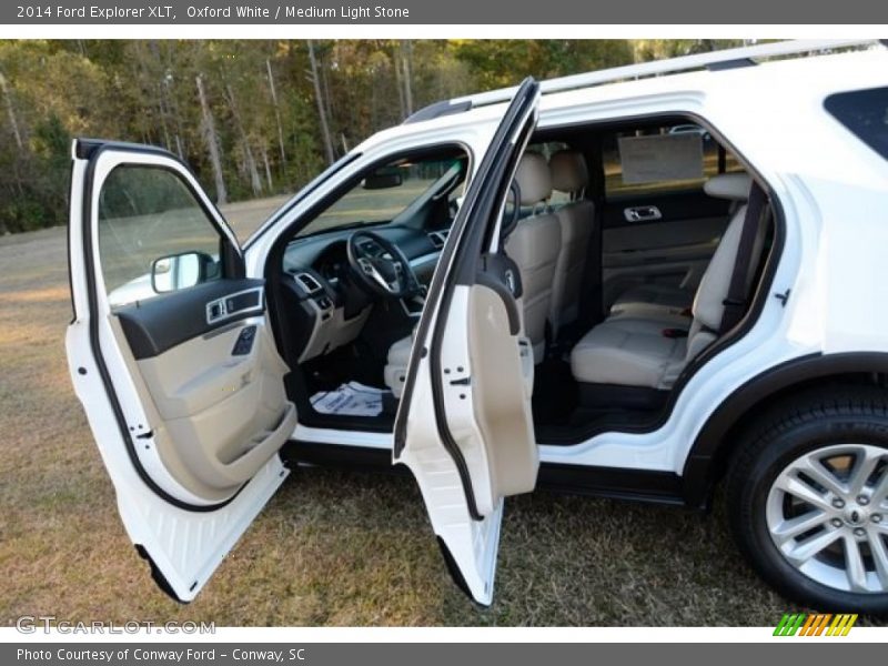 Oxford White / Medium Light Stone 2014 Ford Explorer XLT