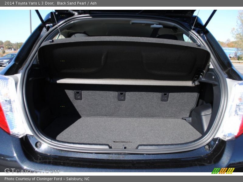  2014 Yaris L 3 Door Trunk