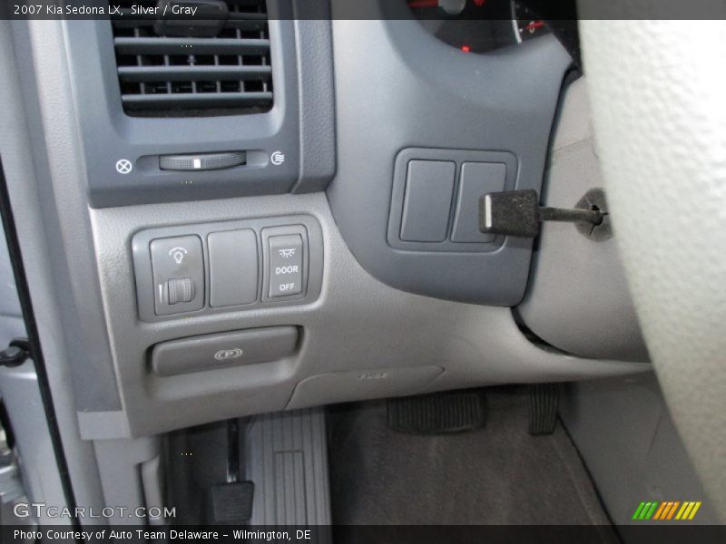 Silver / Gray 2007 Kia Sedona LX