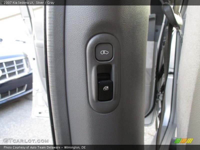Silver / Gray 2007 Kia Sedona LX