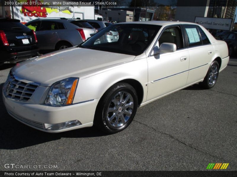 White Diamond Tricoat / Shale/Cocoa 2009 Cadillac DTS Luxury