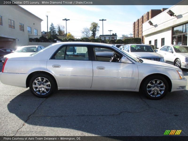 White Diamond Tricoat / Shale/Cocoa 2009 Cadillac DTS Luxury