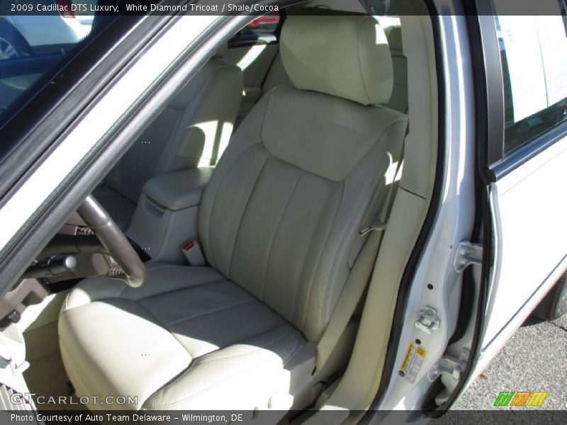 White Diamond Tricoat / Shale/Cocoa 2009 Cadillac DTS Luxury