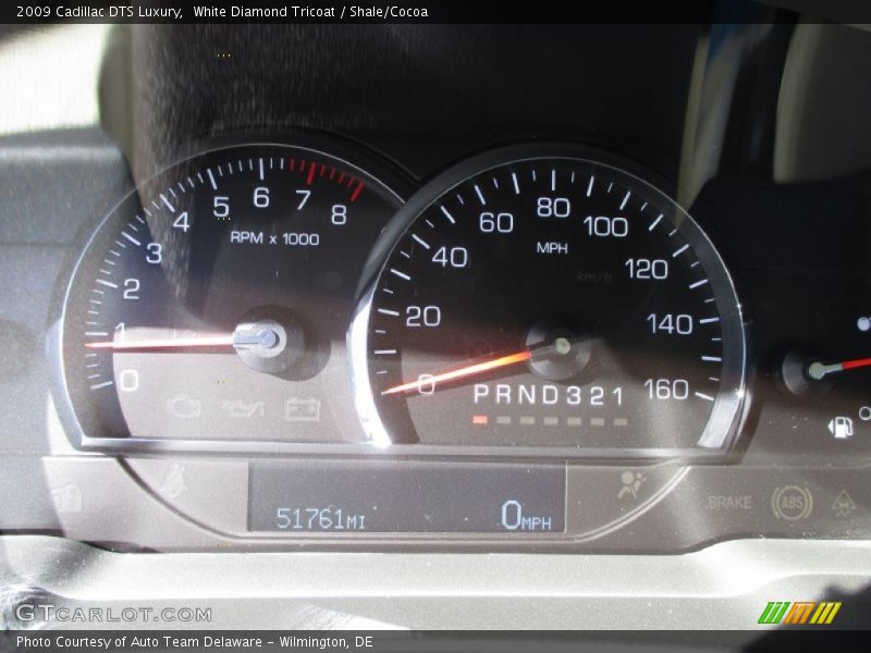 White Diamond Tricoat / Shale/Cocoa 2009 Cadillac DTS Luxury