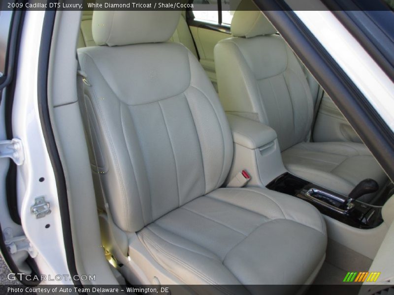 White Diamond Tricoat / Shale/Cocoa 2009 Cadillac DTS Luxury