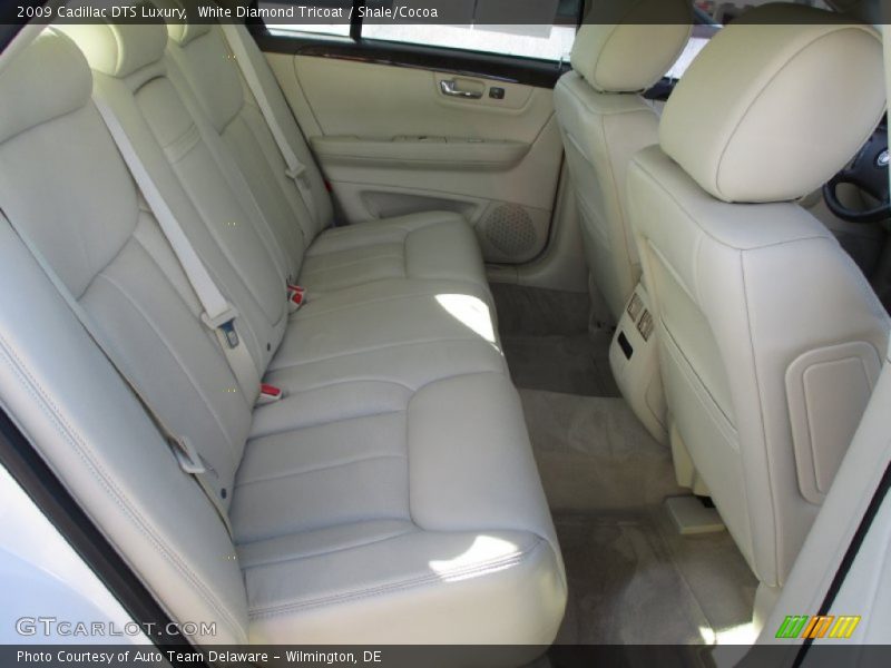 White Diamond Tricoat / Shale/Cocoa 2009 Cadillac DTS Luxury